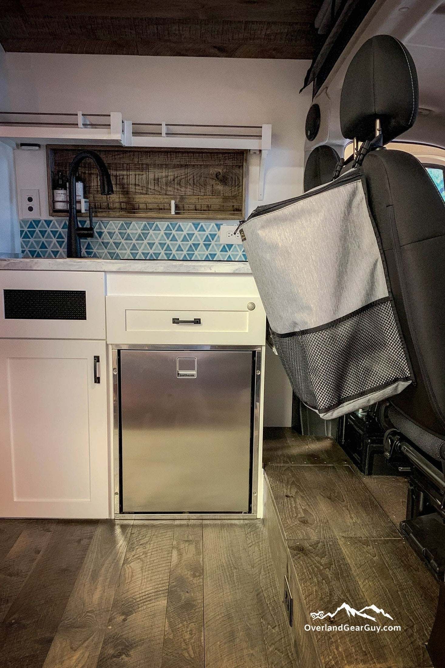 Enhance Vehicle Organization with Our Large Headrest Trash Bag - Image 3