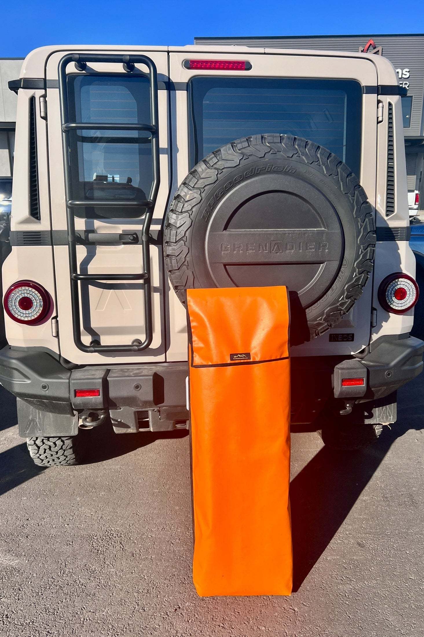 Durable Traction Recovery Board Storage Bag for Off-Road Adventures - Image 8